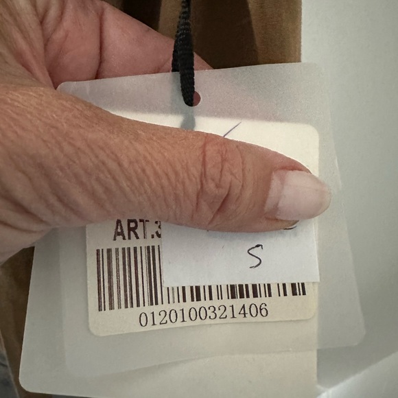 🟠 2/40$ NWT high to low skirt - Picture 3 of 4